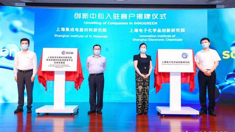 PEEK材料的价格受多种因素影响，主要包括：
